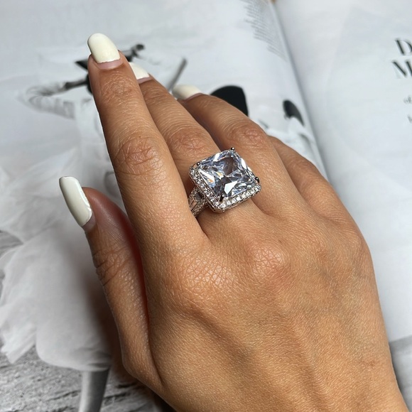 Big princess bling ring - Picture 1 of 7